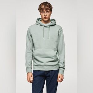BASIC LIGHT HOODED SWEATSHIRT
Current price [GEL 149.00 ]